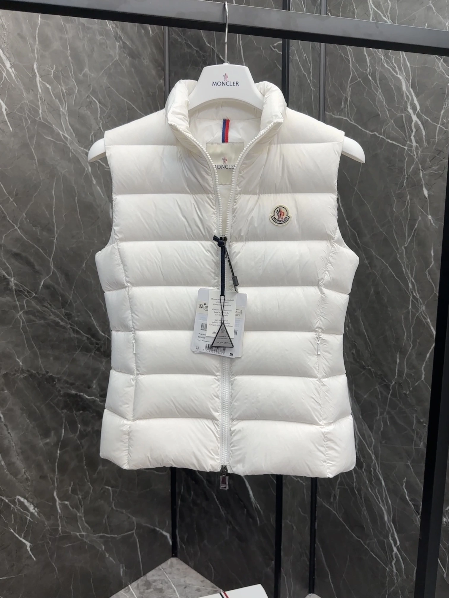 Moncler Down Jackets Trendsetting 146466