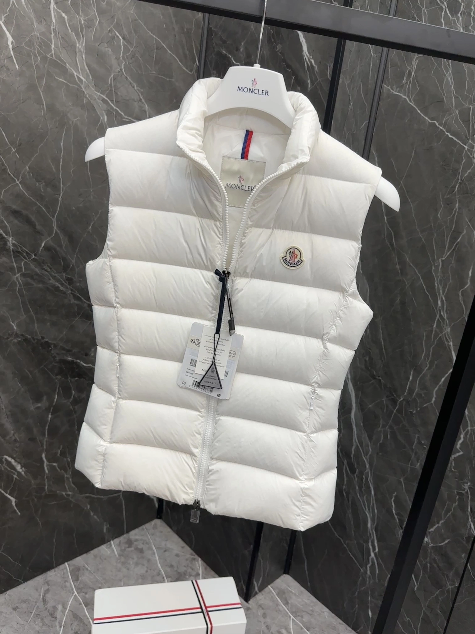 Moncler Down Jackets Trendsetting 146466