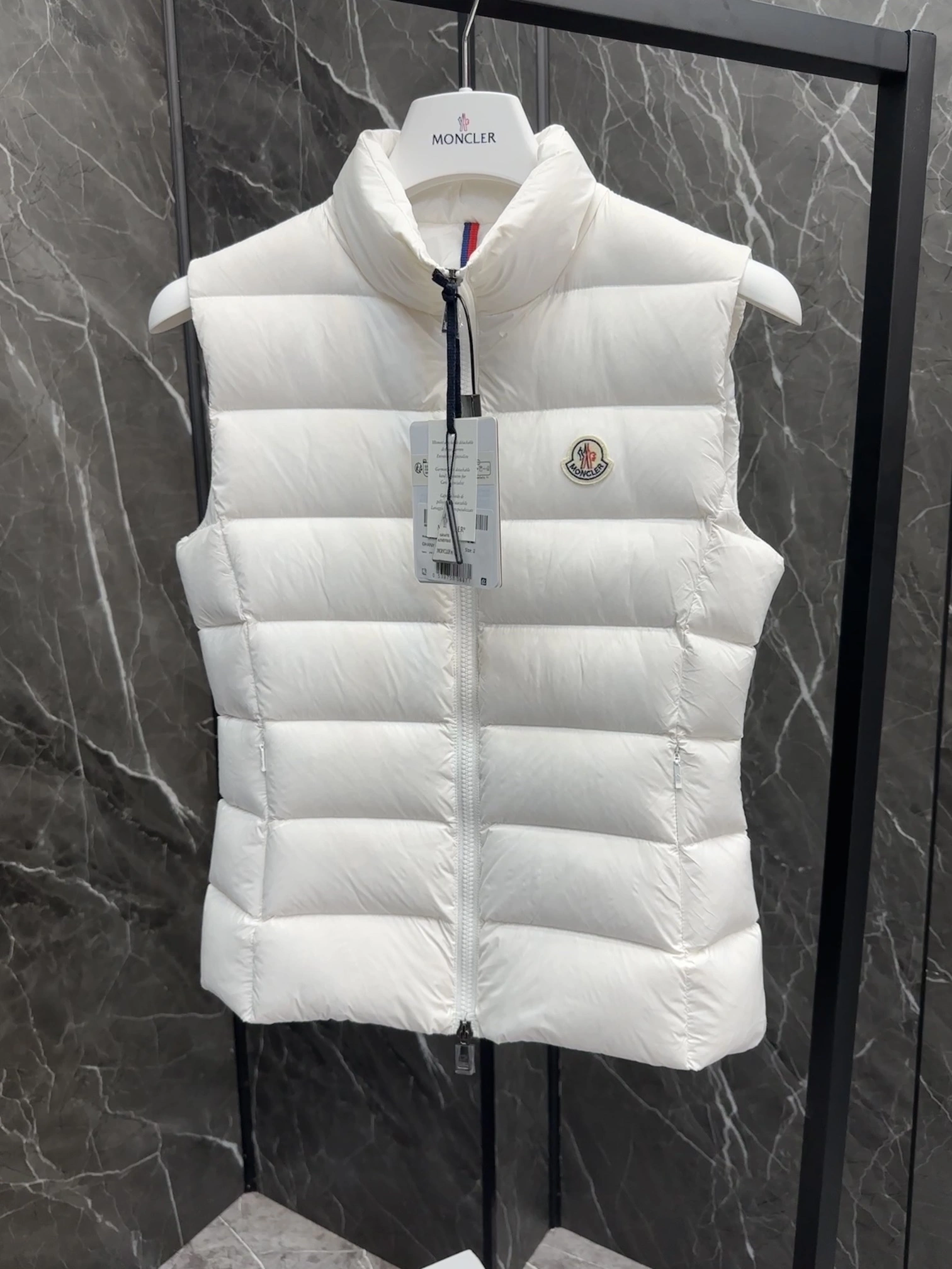 Moncler Down Jackets Trendsetting 146466