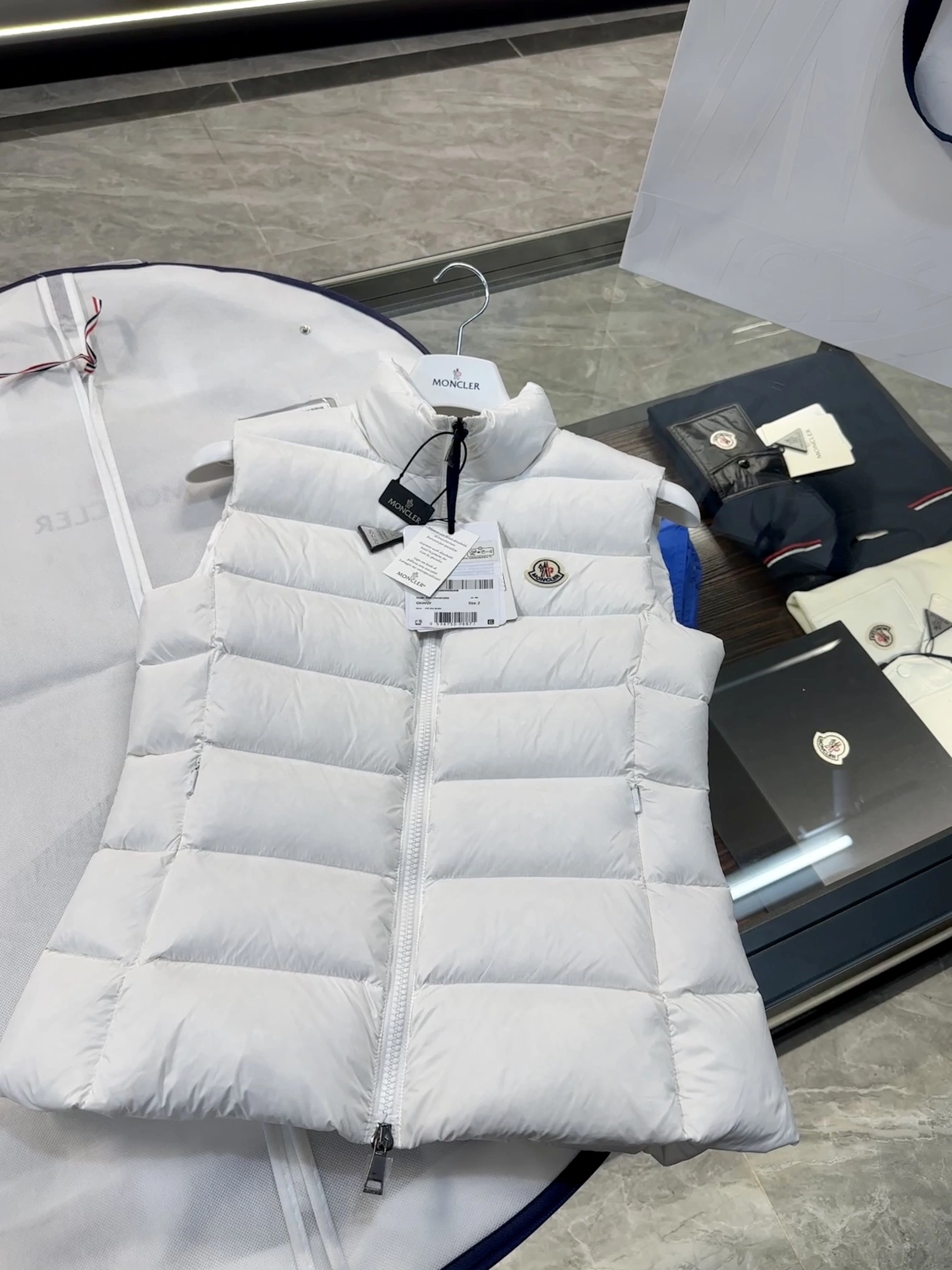 Moncler Down Jackets Trendsetting 146466