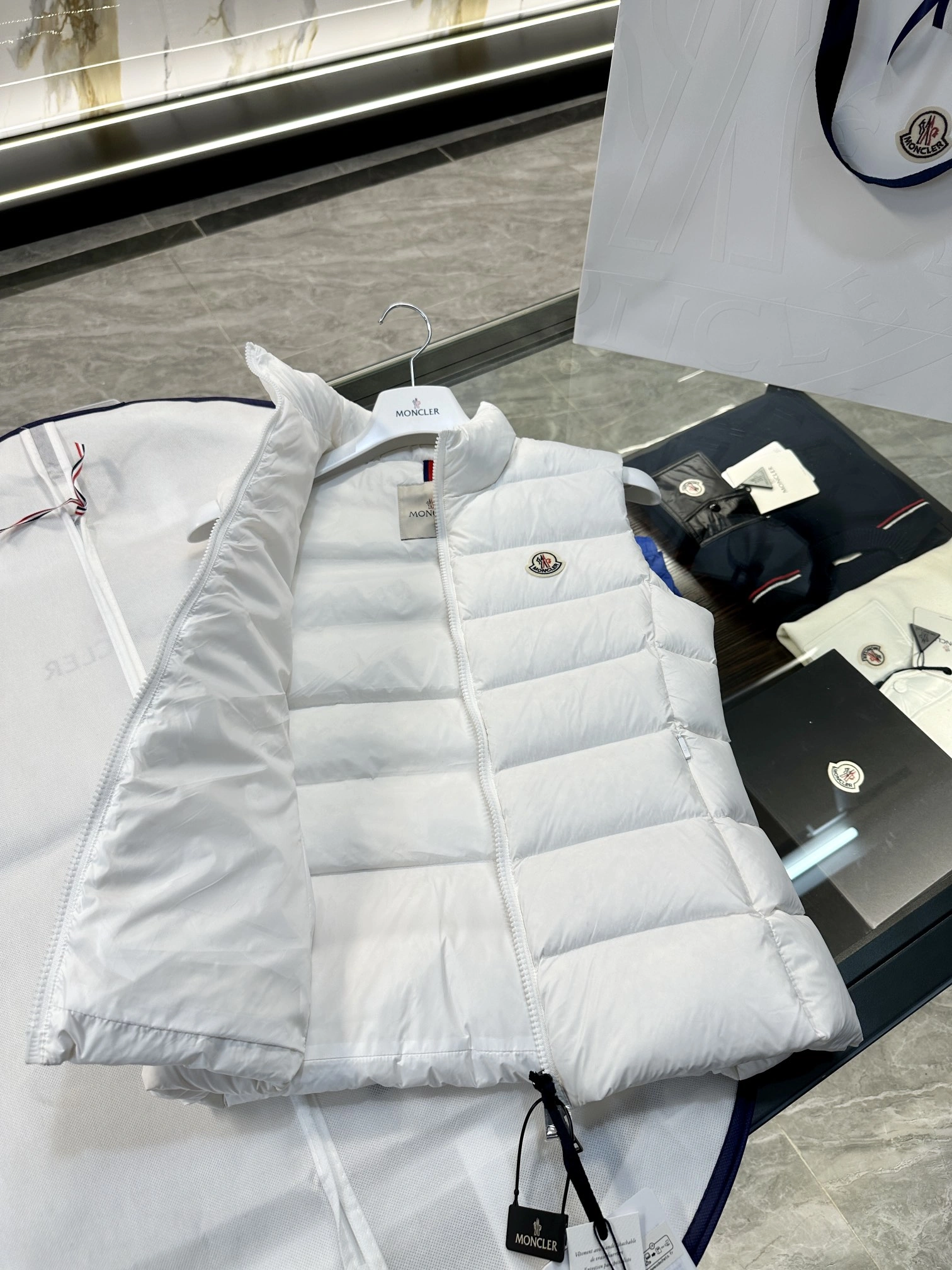 Moncler Down Jackets Trendsetting 146466