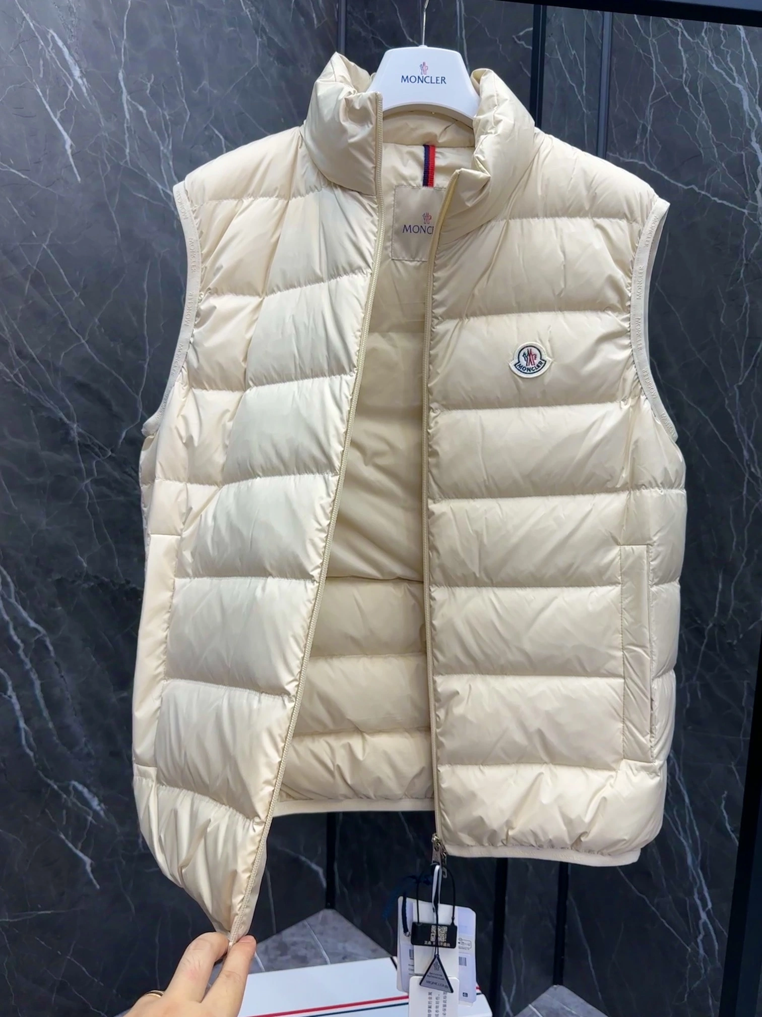 Moncler Down Jackets MultiPurpose 146460