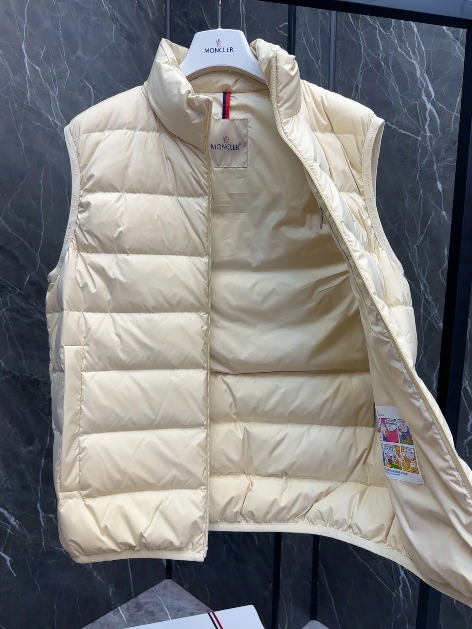 Moncler Down Jackets MultiPurpose 146460