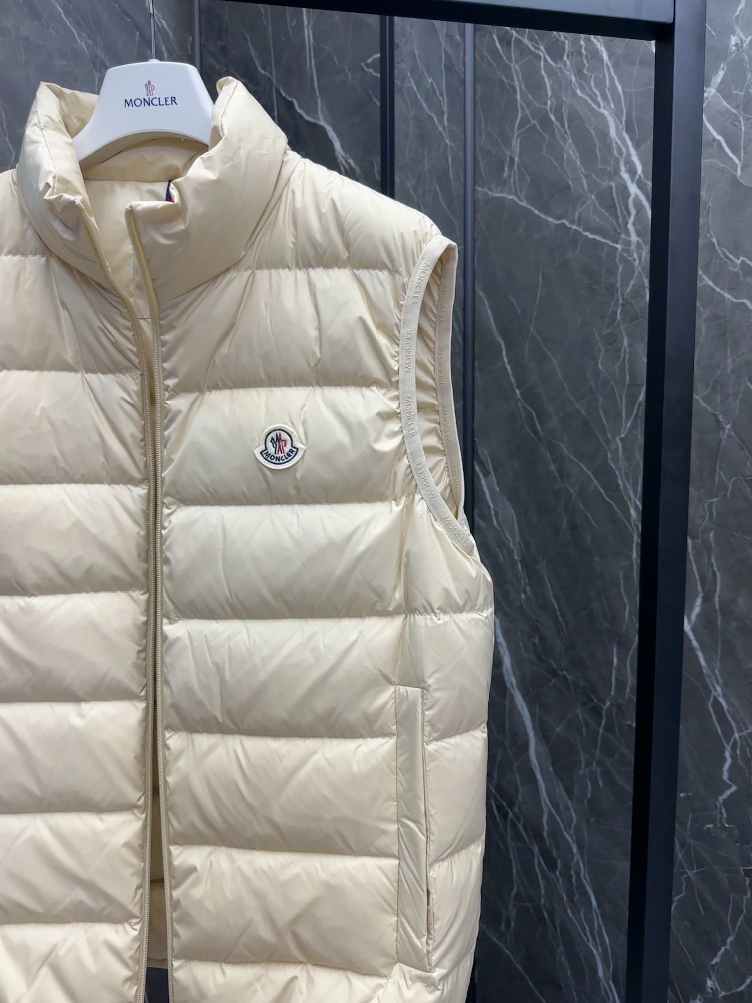 Moncler Down Jackets MultiPurpose 146460