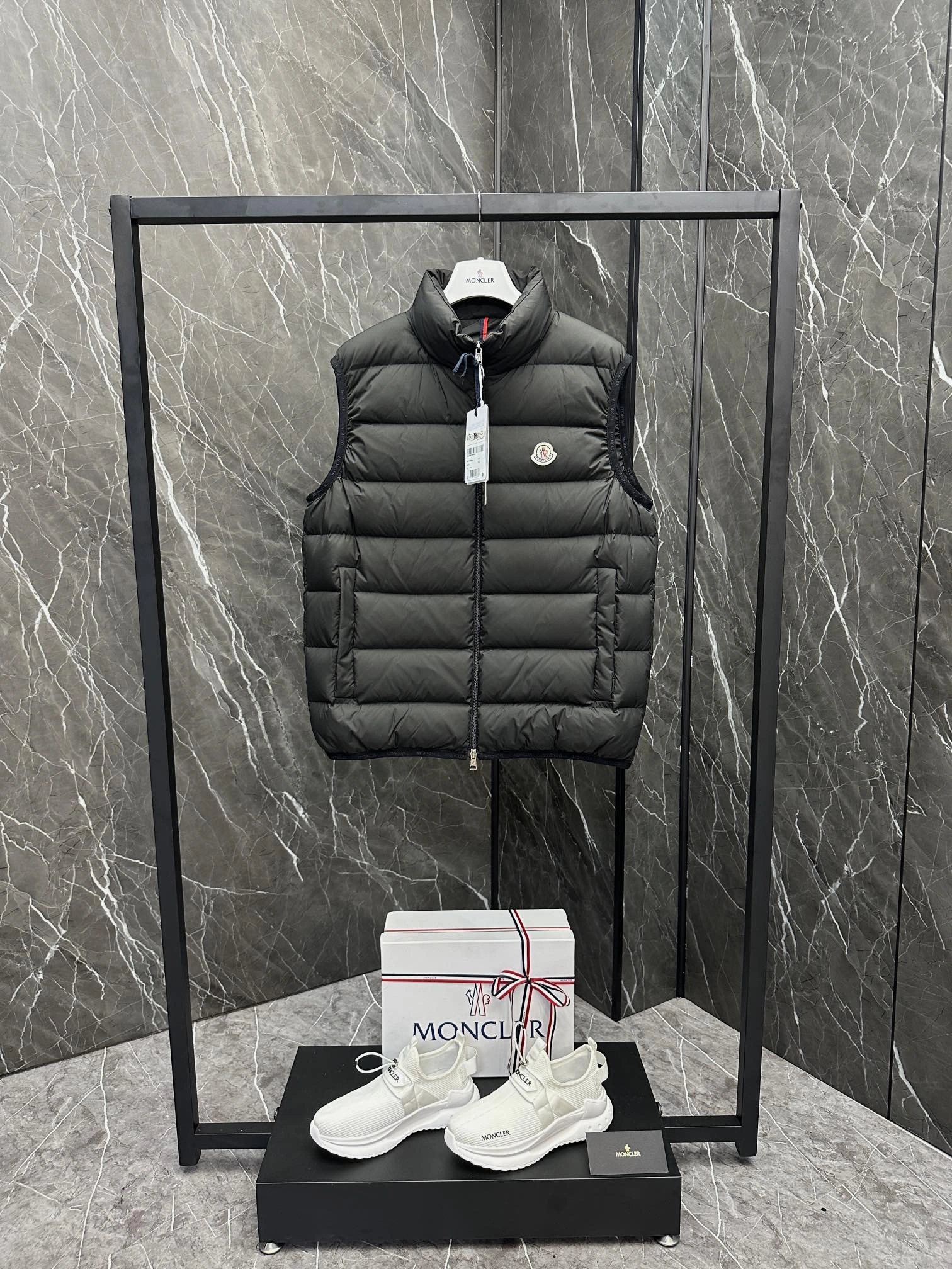 Moncler Down Jackets Unisex 146454