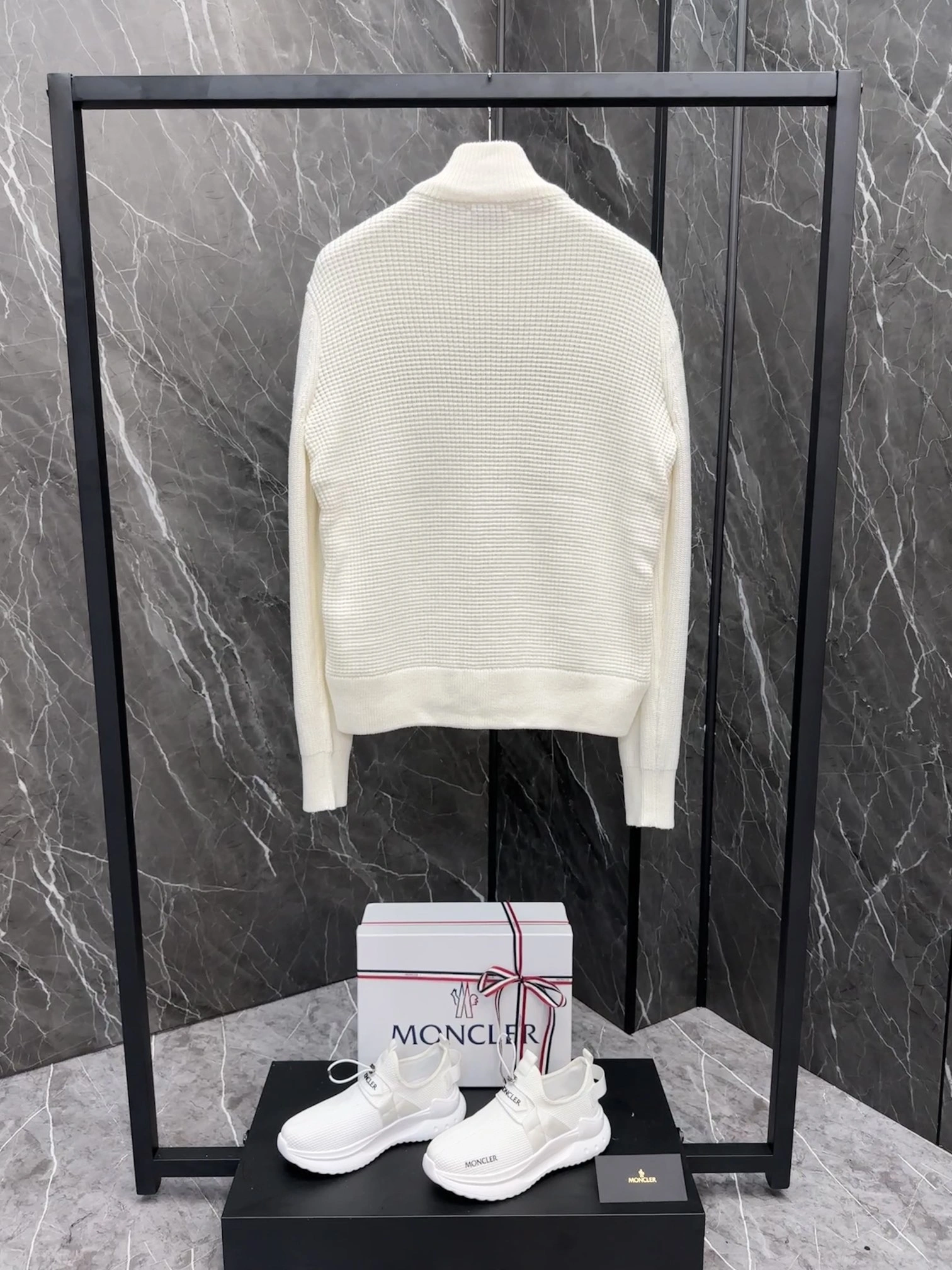Moncler Down Jackets ModernLook 146463