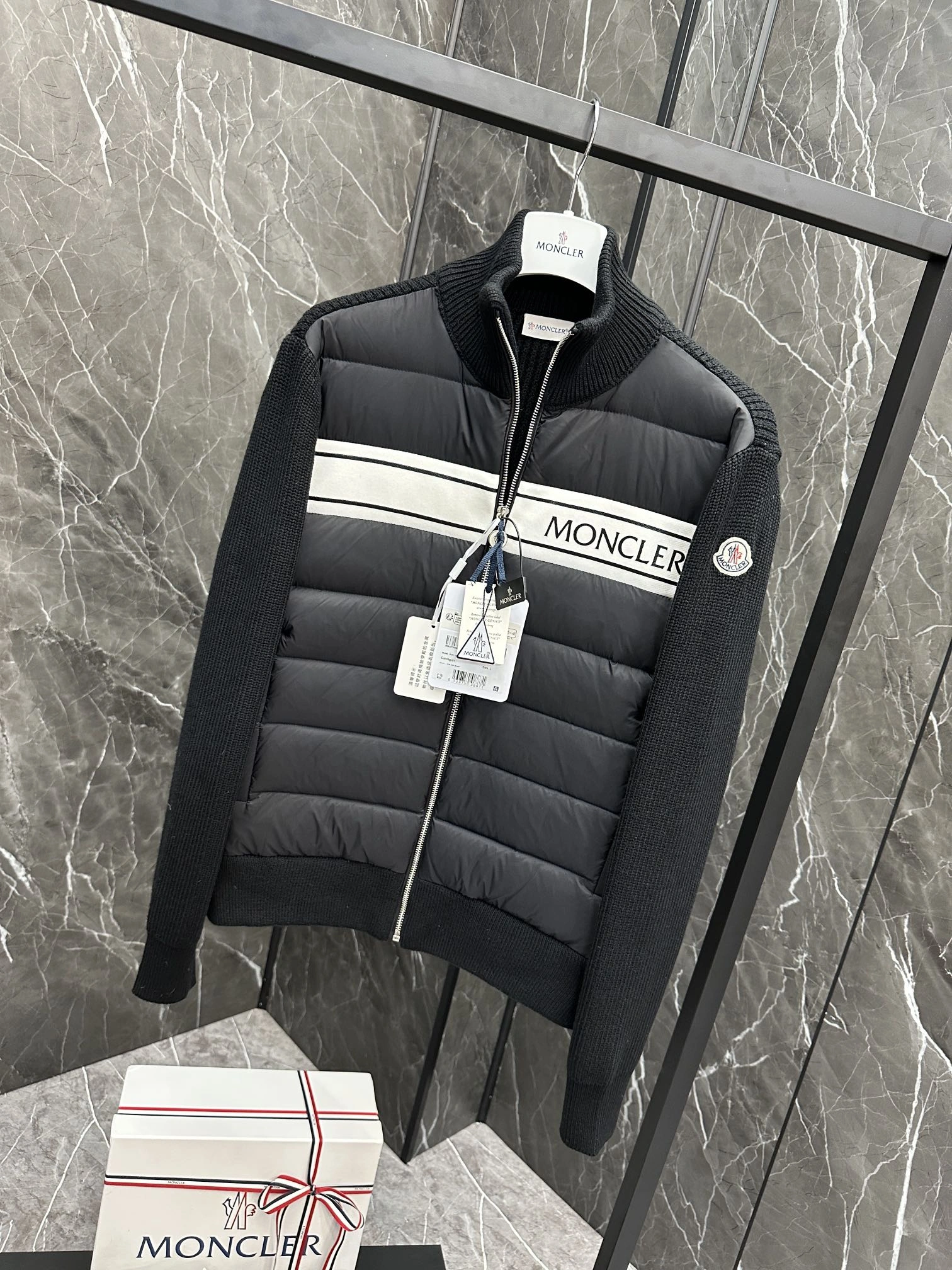 MultiPurpose Moncler Down Jackets 146467