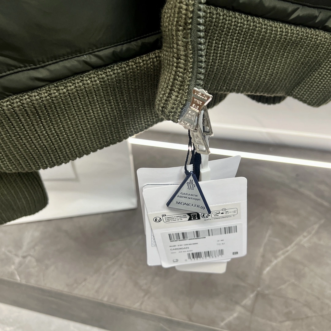 Moncler Down Jackets Durable 146459