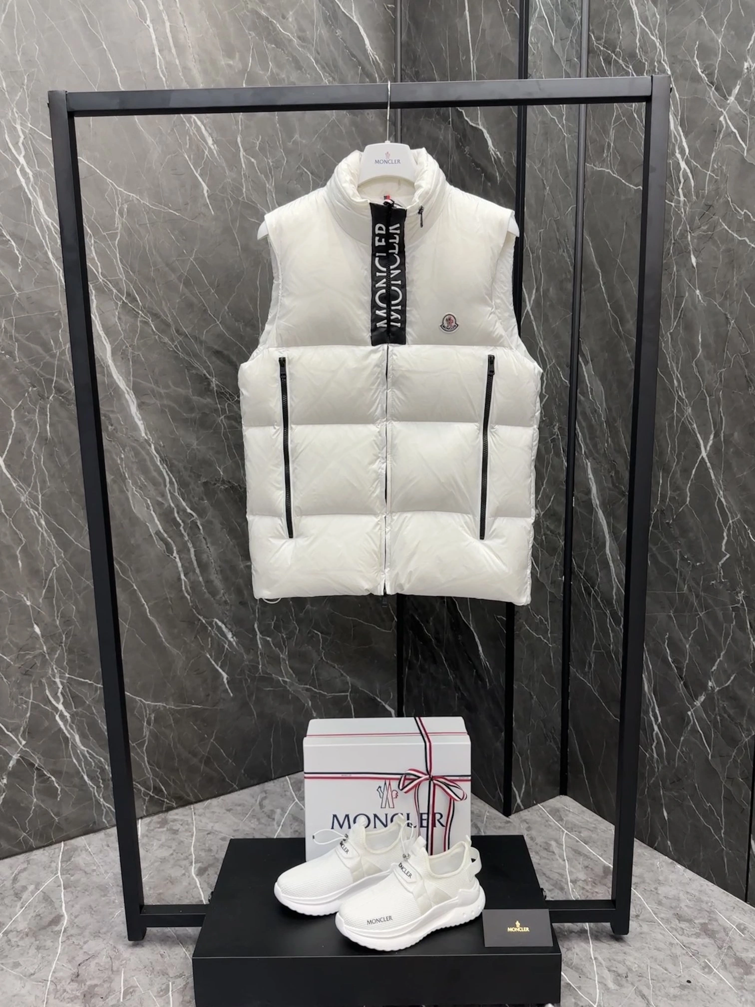 Moncler Down Jackets Timeless 146464