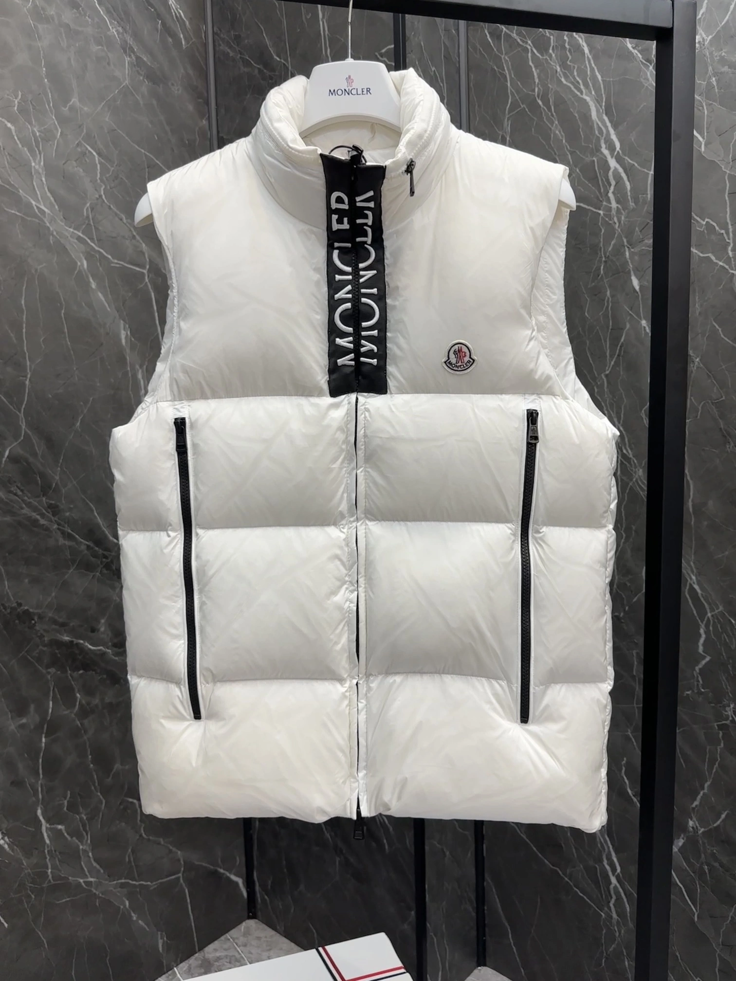 Moncler Down Jackets Timeless 146464