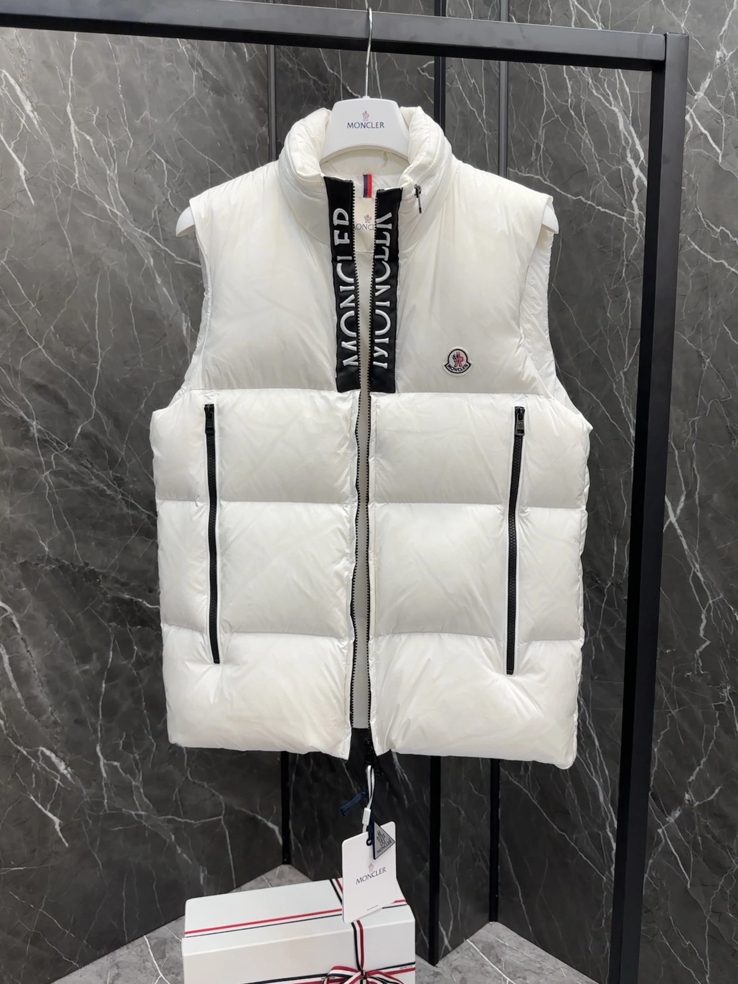 Moncler Down Jackets Timeless 146464