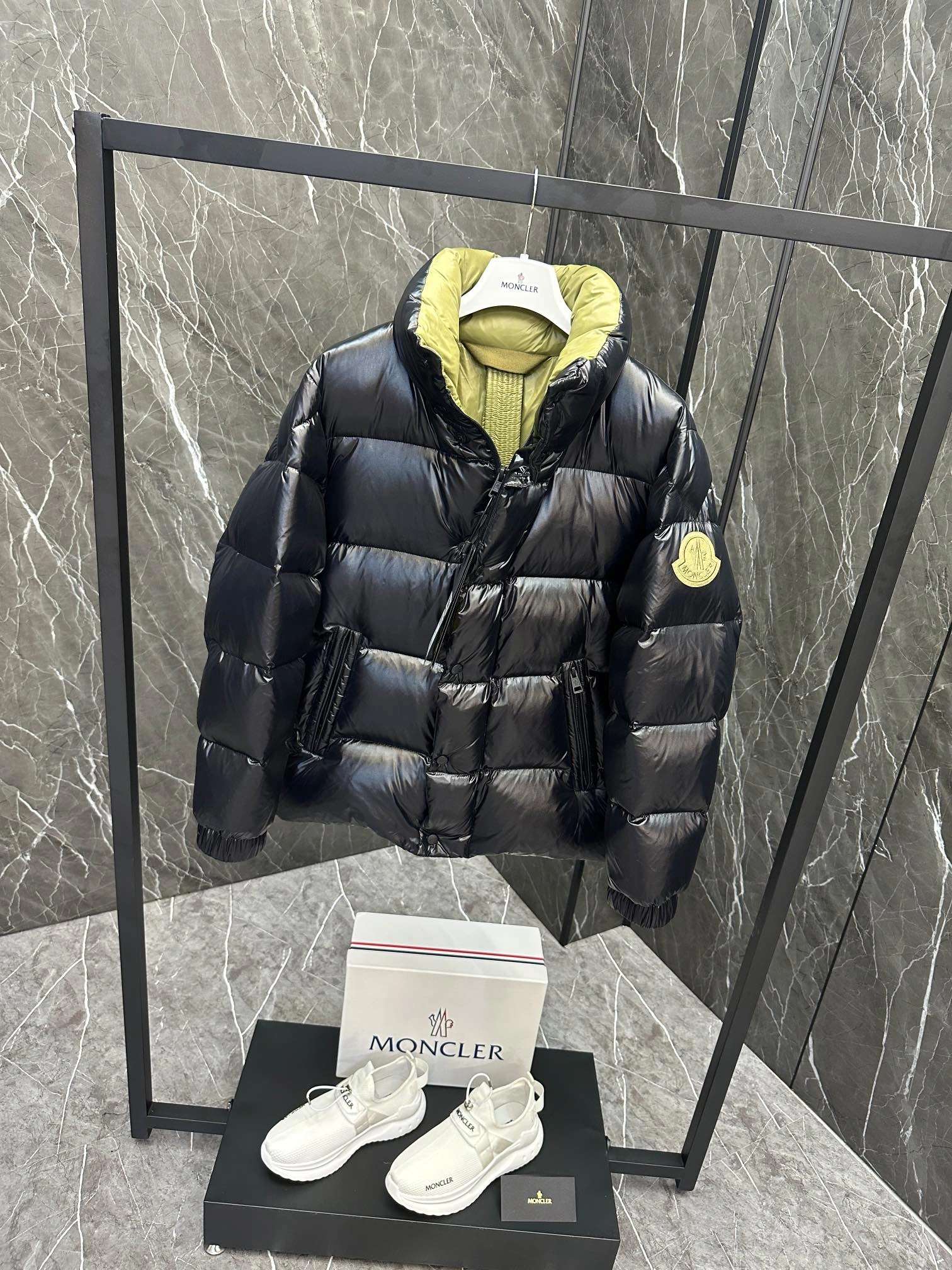 Sporty Moncler Down Jackets 146443