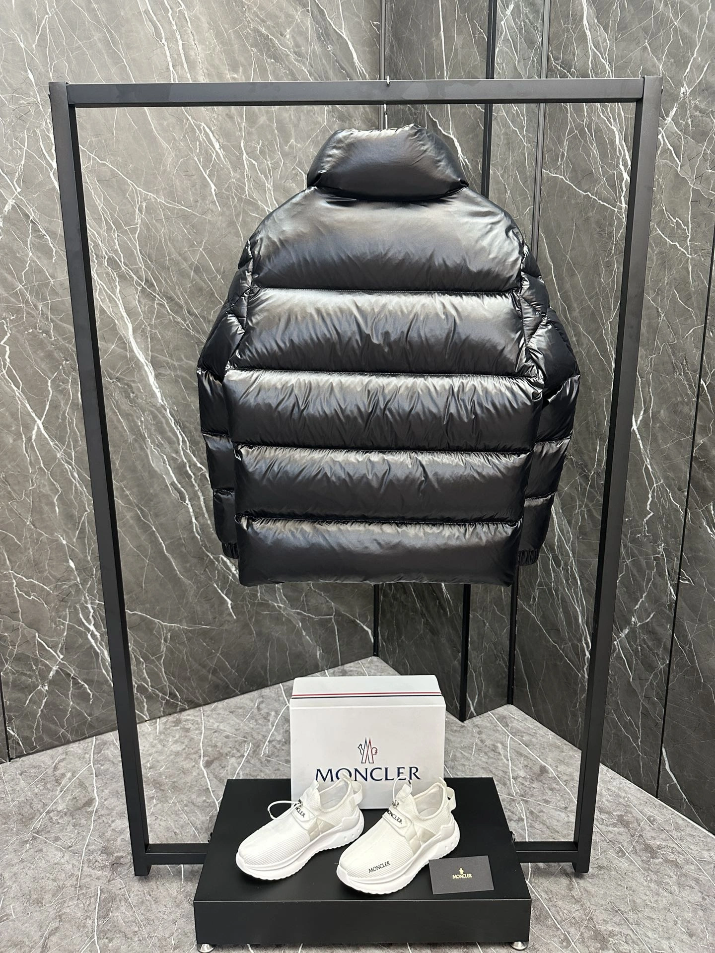 Sporty Moncler Down Jackets 146443