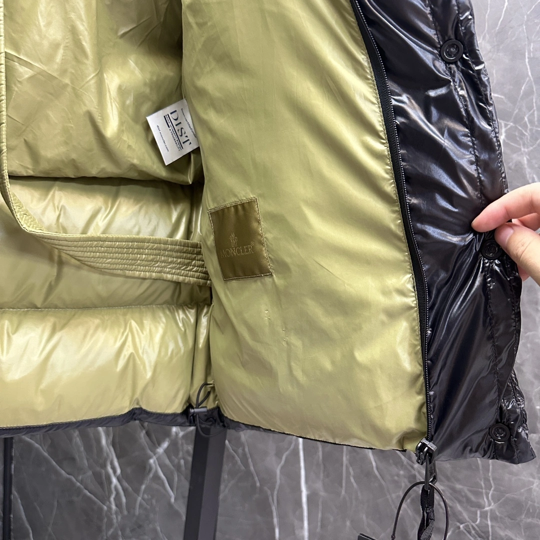 Sporty Moncler Down Jackets 146443