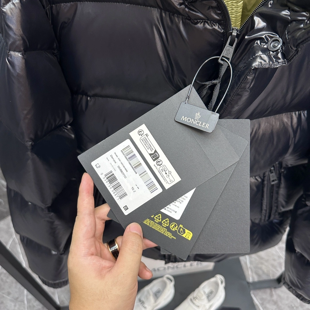 Sporty Moncler Down Jackets 146443