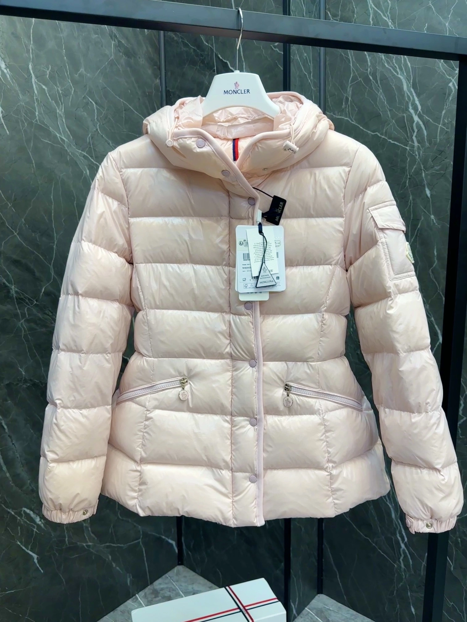 Sporty Moncler Down Jackets 146436