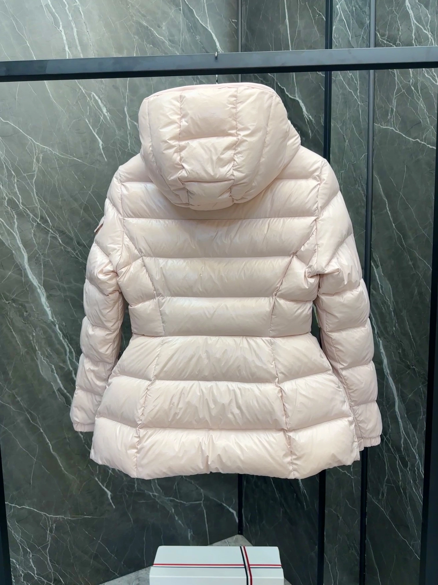 Sporty Moncler Down Jackets 146436
