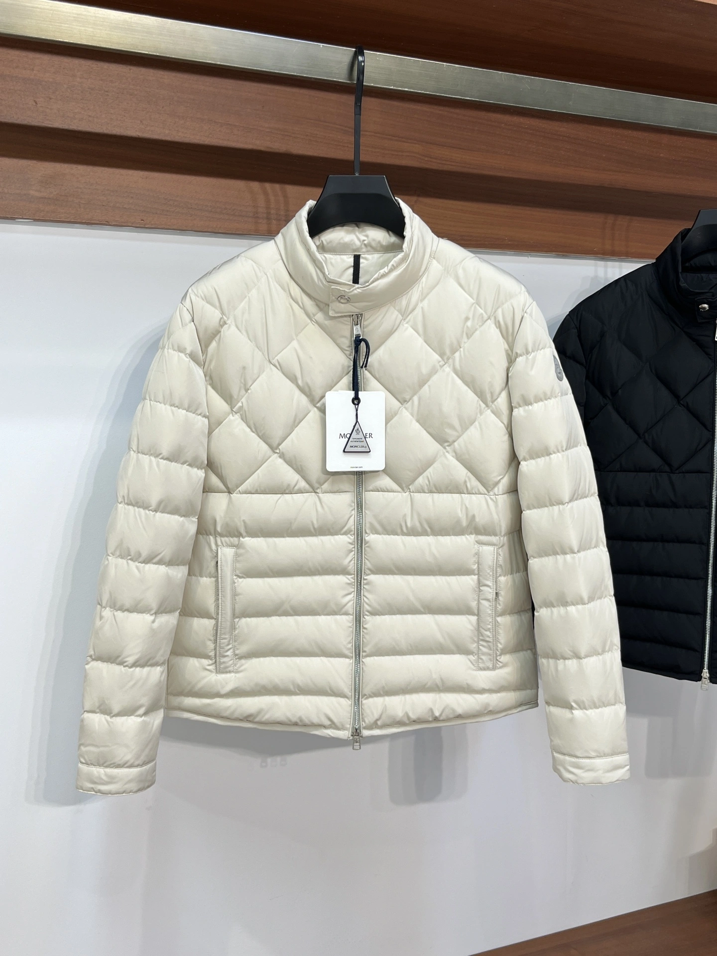 Moncler Down Jackets TimelessDesign 146435