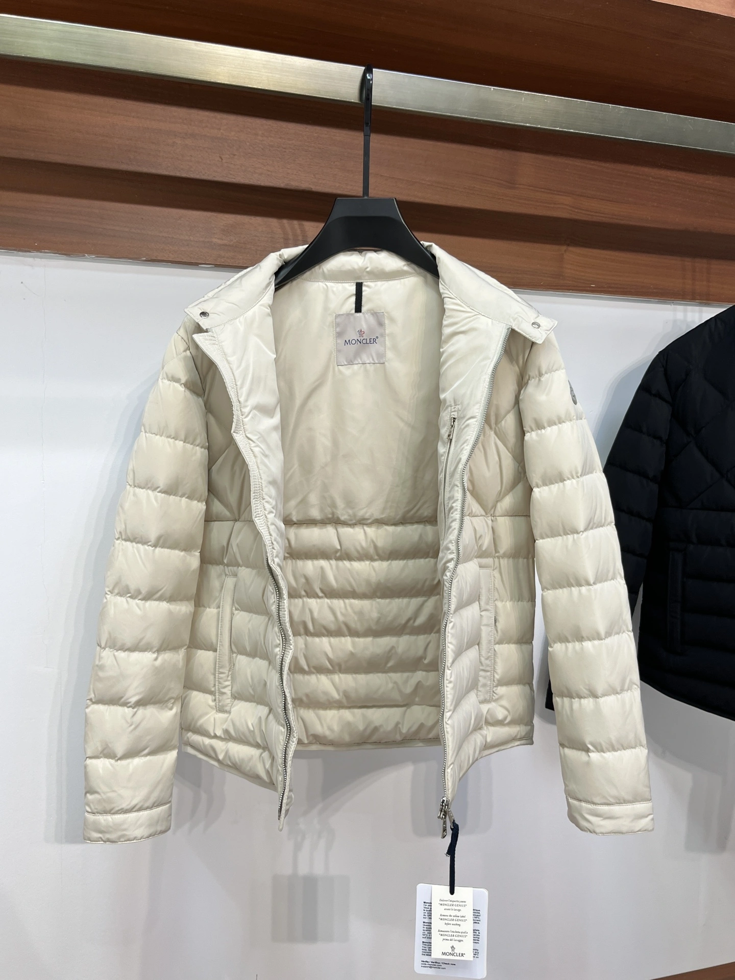 Moncler Down Jackets TimelessDesign 146435