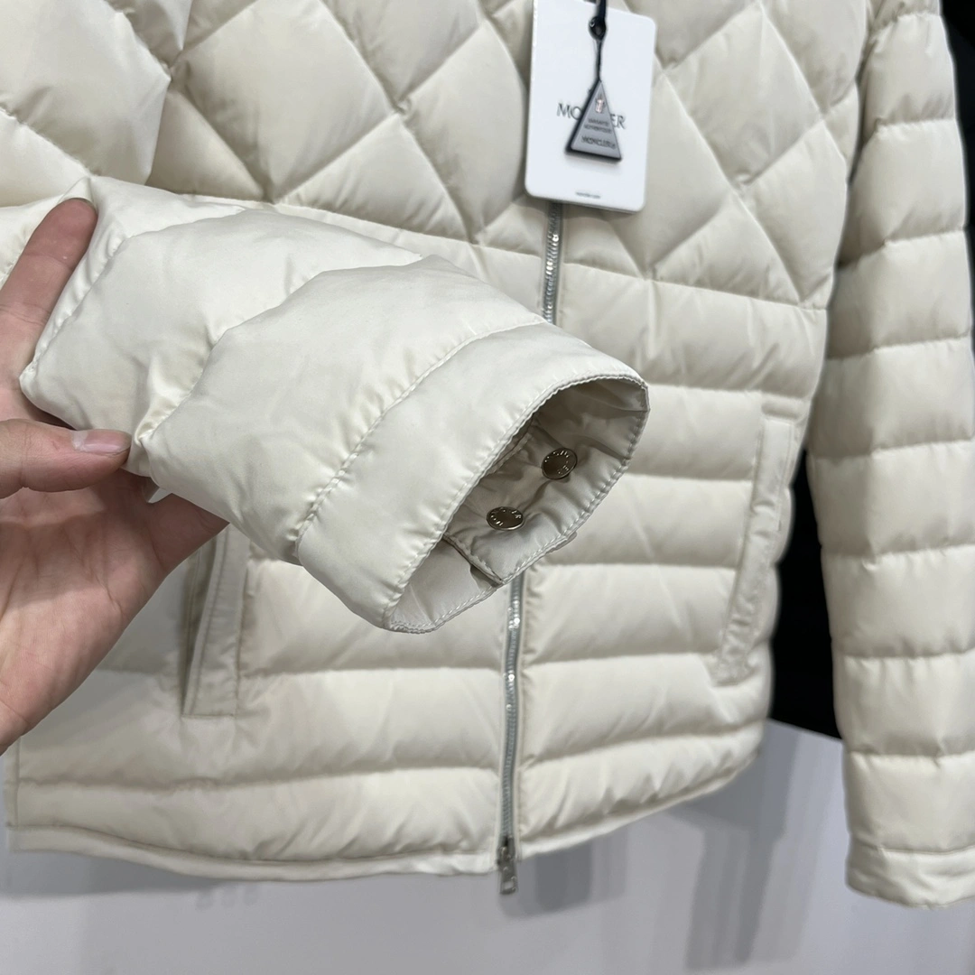 Moncler Down Jackets TimelessDesign 146435