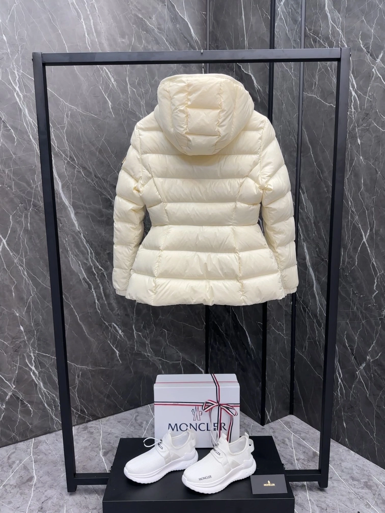 SmoothTexture Moncler Down Jackets 146432