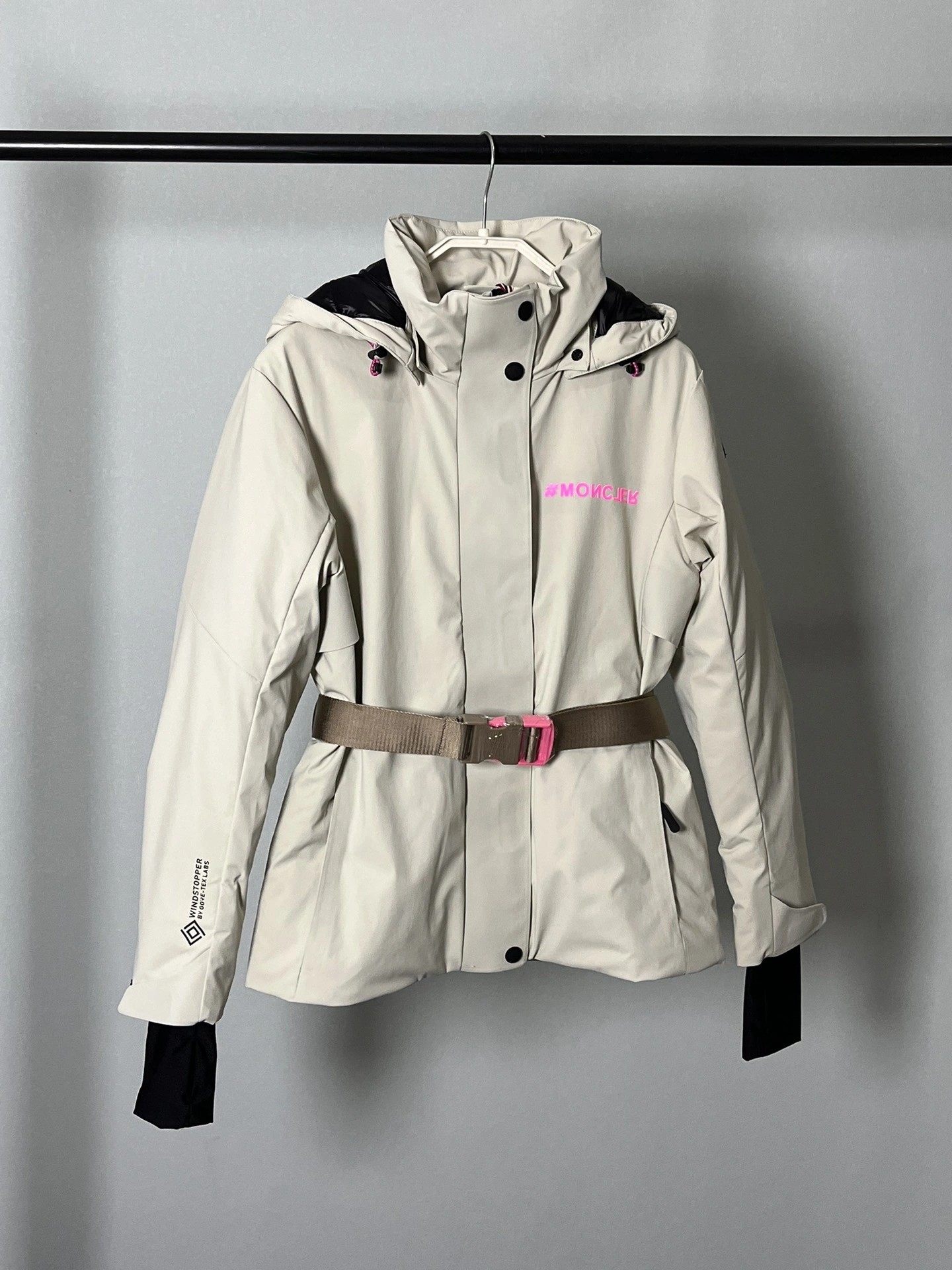 Seasonal Moncler Down Jackets 146409