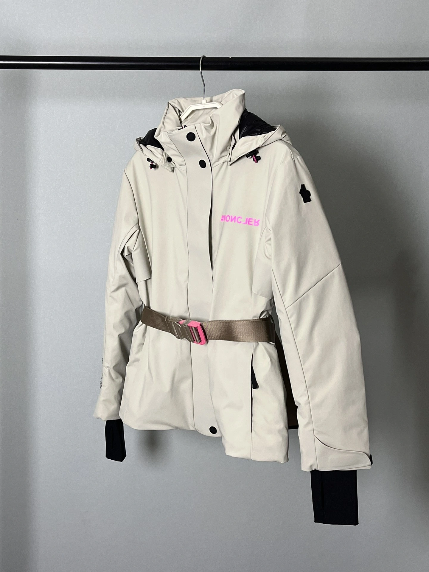 Seasonal Moncler Down Jackets 146409