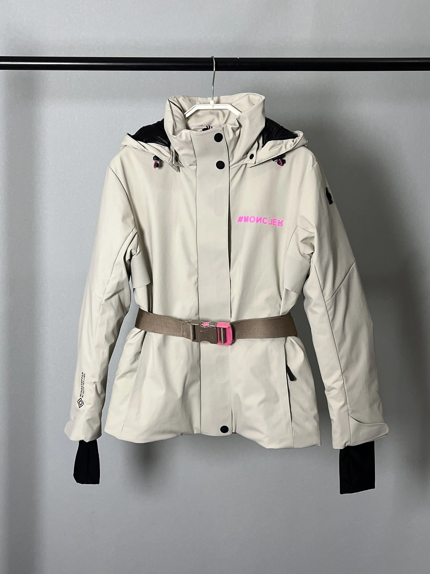 Seasonal Moncler Down Jackets 146409
