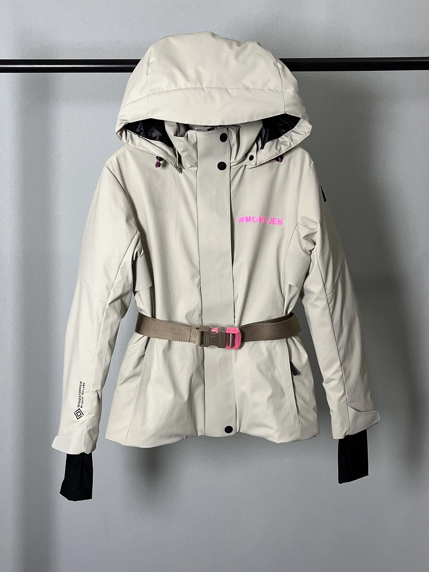 Seasonal Moncler Down Jackets 146409