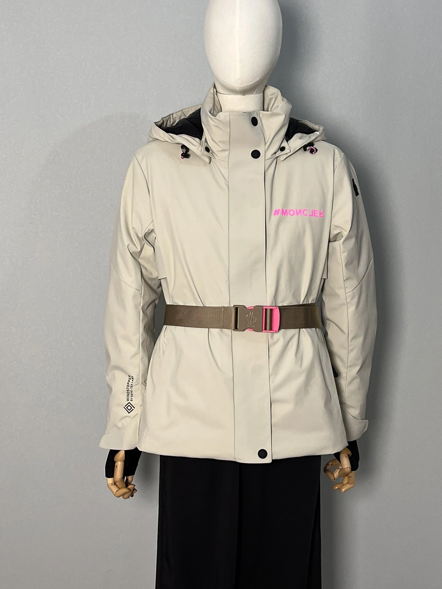 Seasonal Moncler Down Jackets 146409