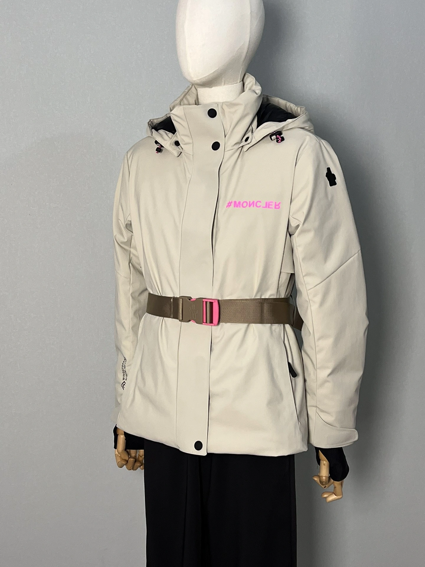 Seasonal Moncler Down Jackets 146409