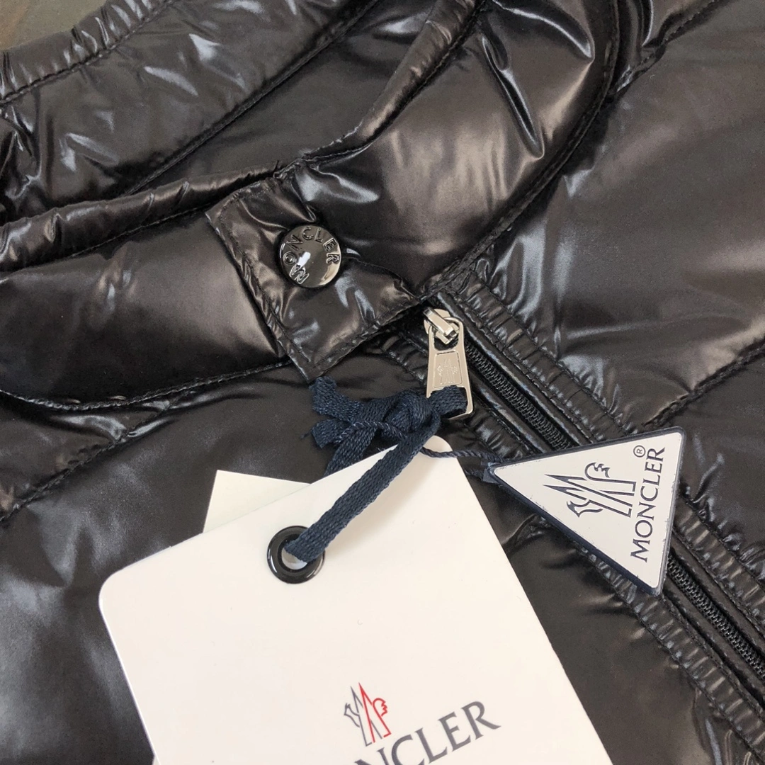 Moncler Down Jackets EyeCatching 146407