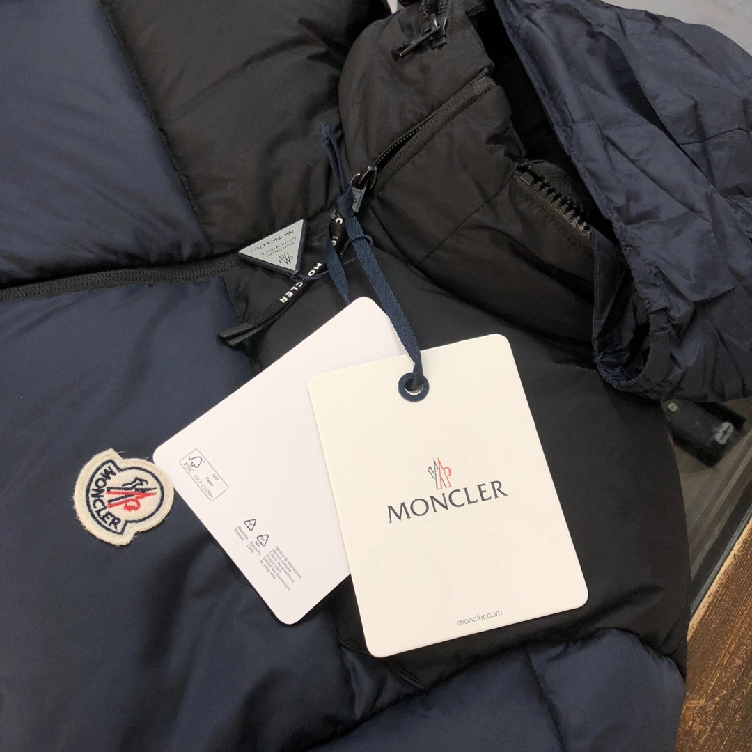 Moncler Down Jackets Stylish 146421