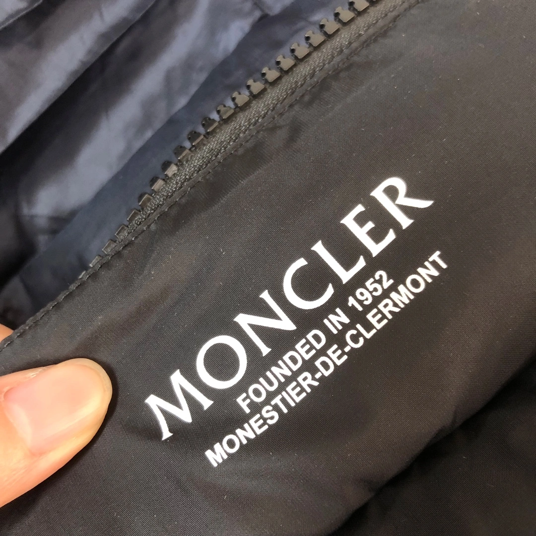 Moncler Down Jackets Stylish 146421