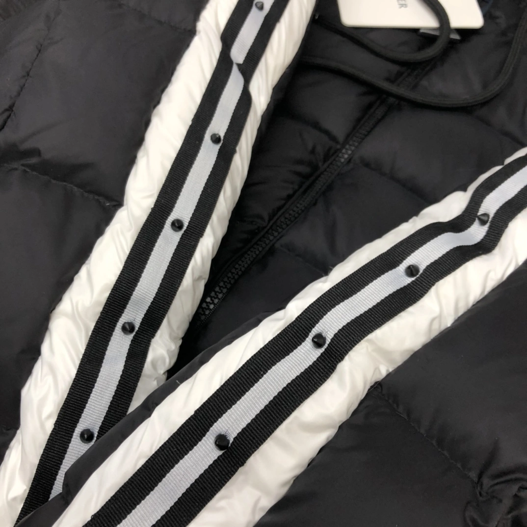 Moncler Down Jackets RelaxedFit 146420