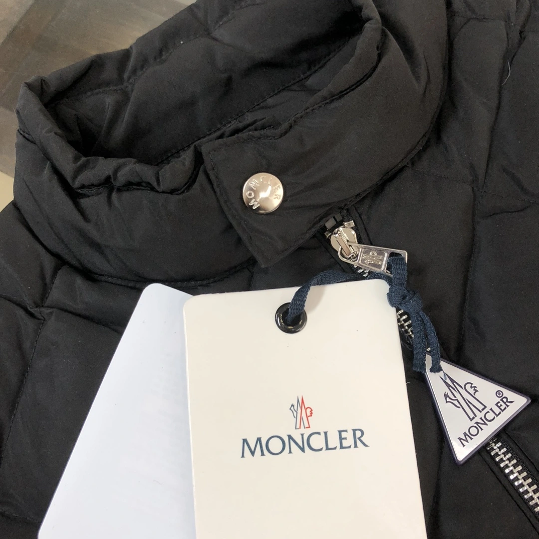 Sleek Moncler Down Jackets 146425