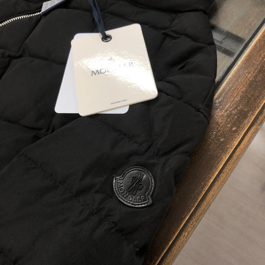 Sleek Moncler Down Jackets 146425