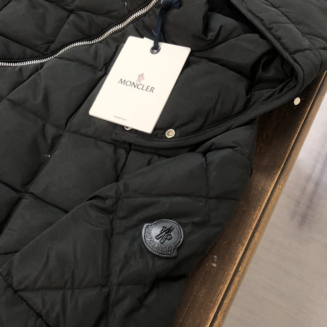 Lightweight Moncler Down Jackets 146437
