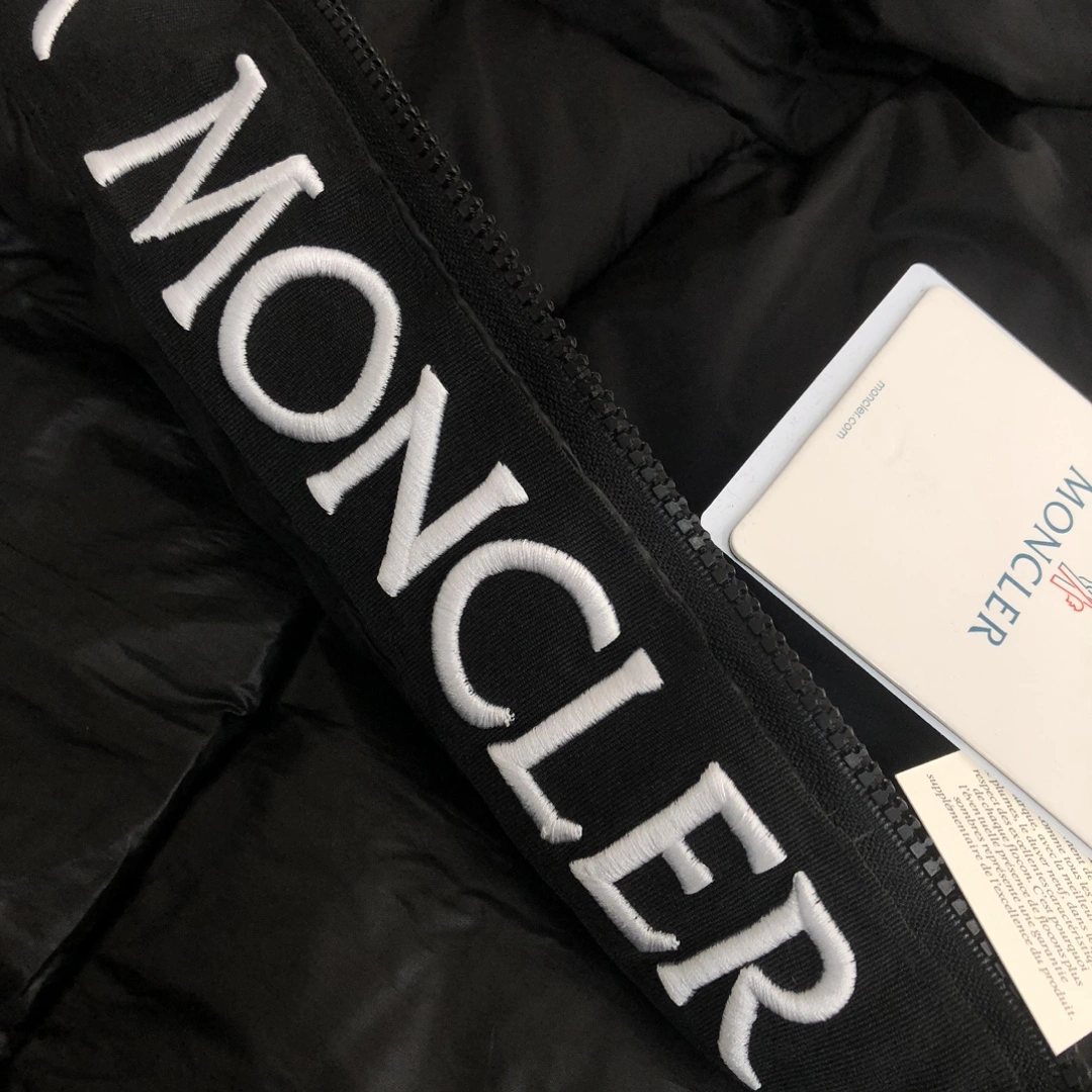MultiPurpose Moncler Down Jackets 146404