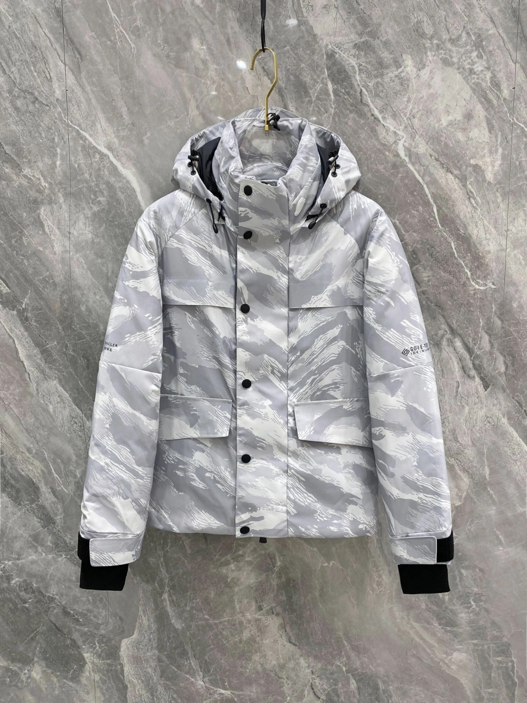 Moncler Down Jackets Fashionable 146411