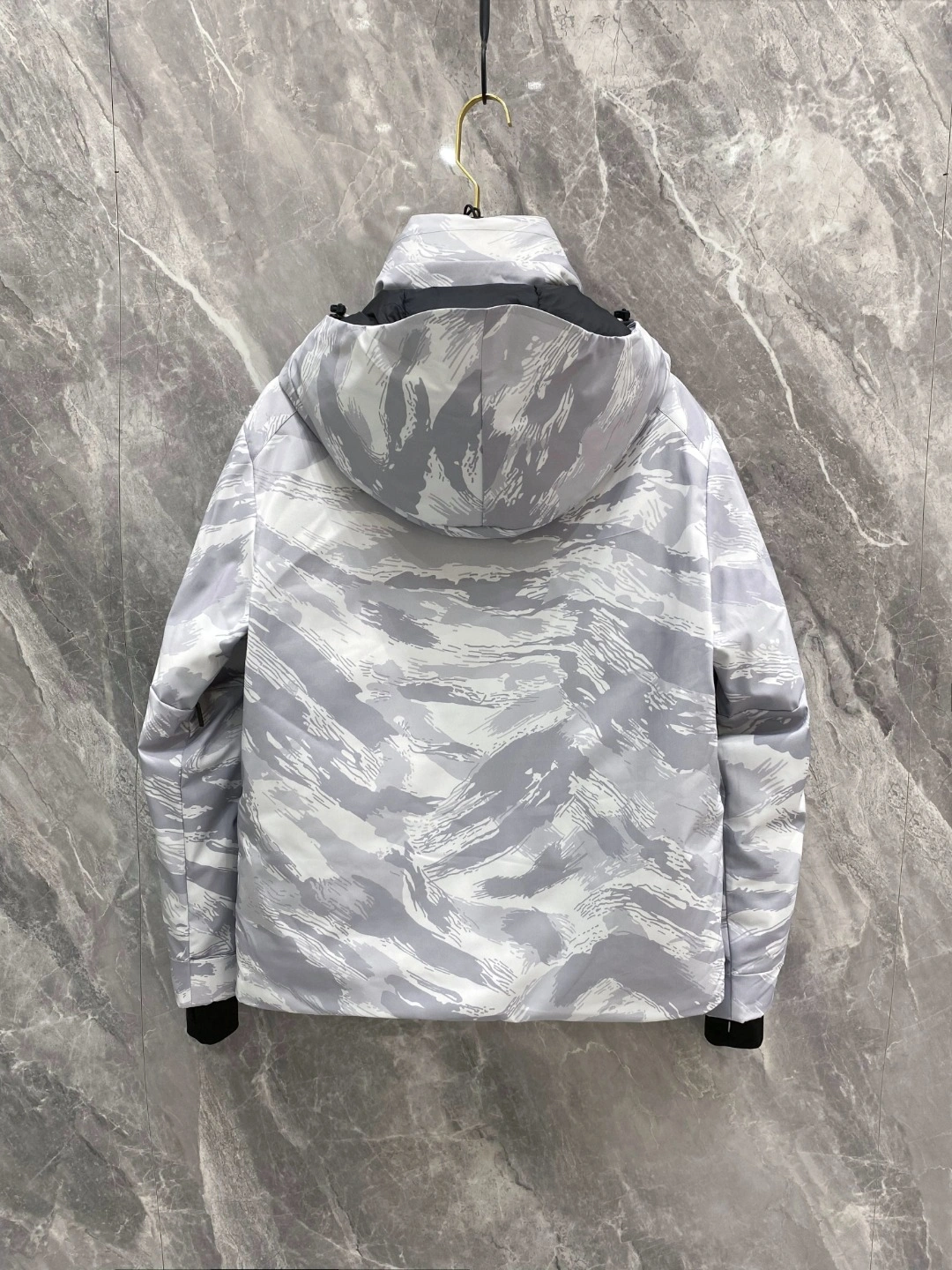 Moncler Down Jackets Fashionable 146411