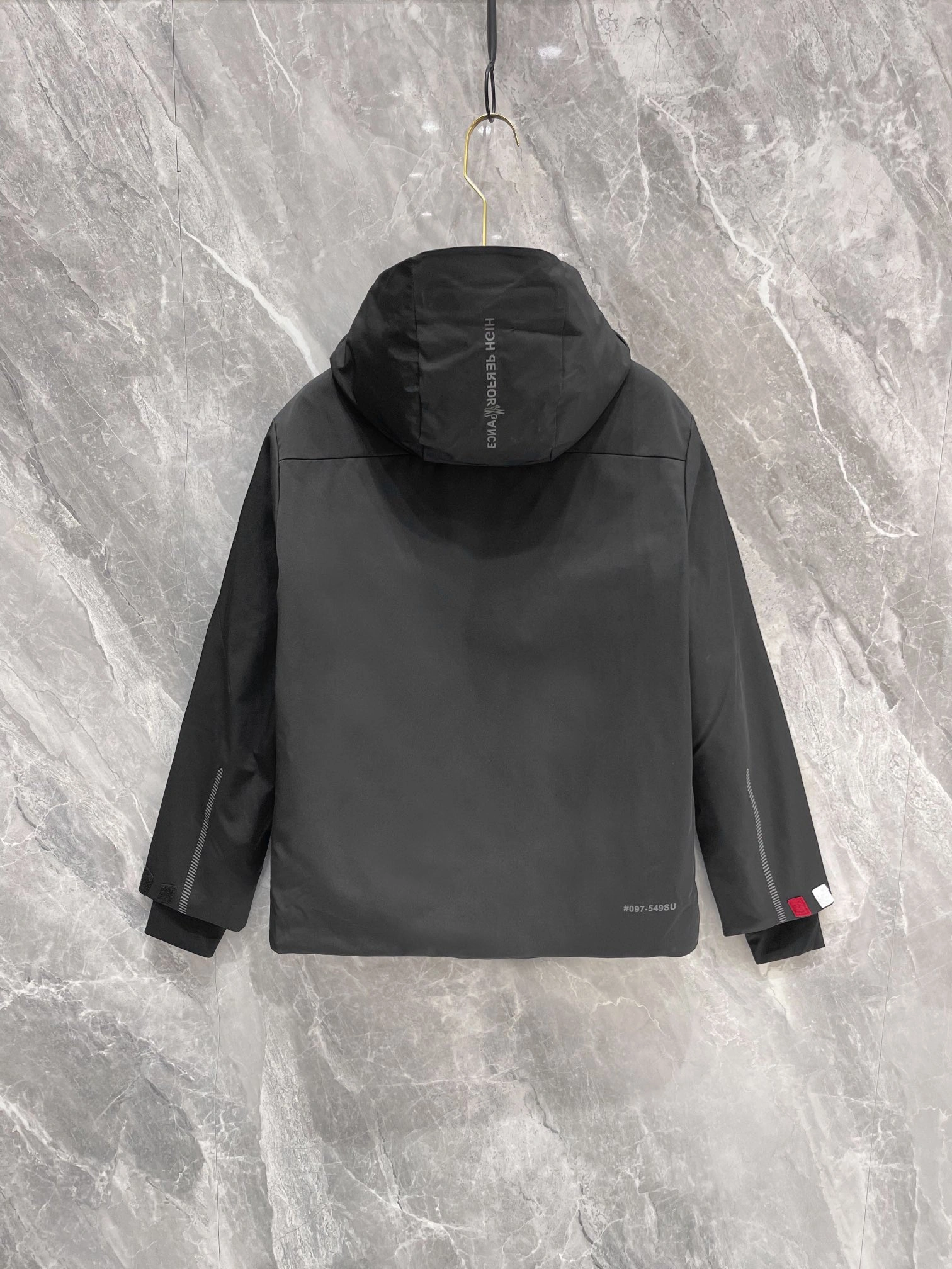EyeCatching Moncler Down Jackets 146398