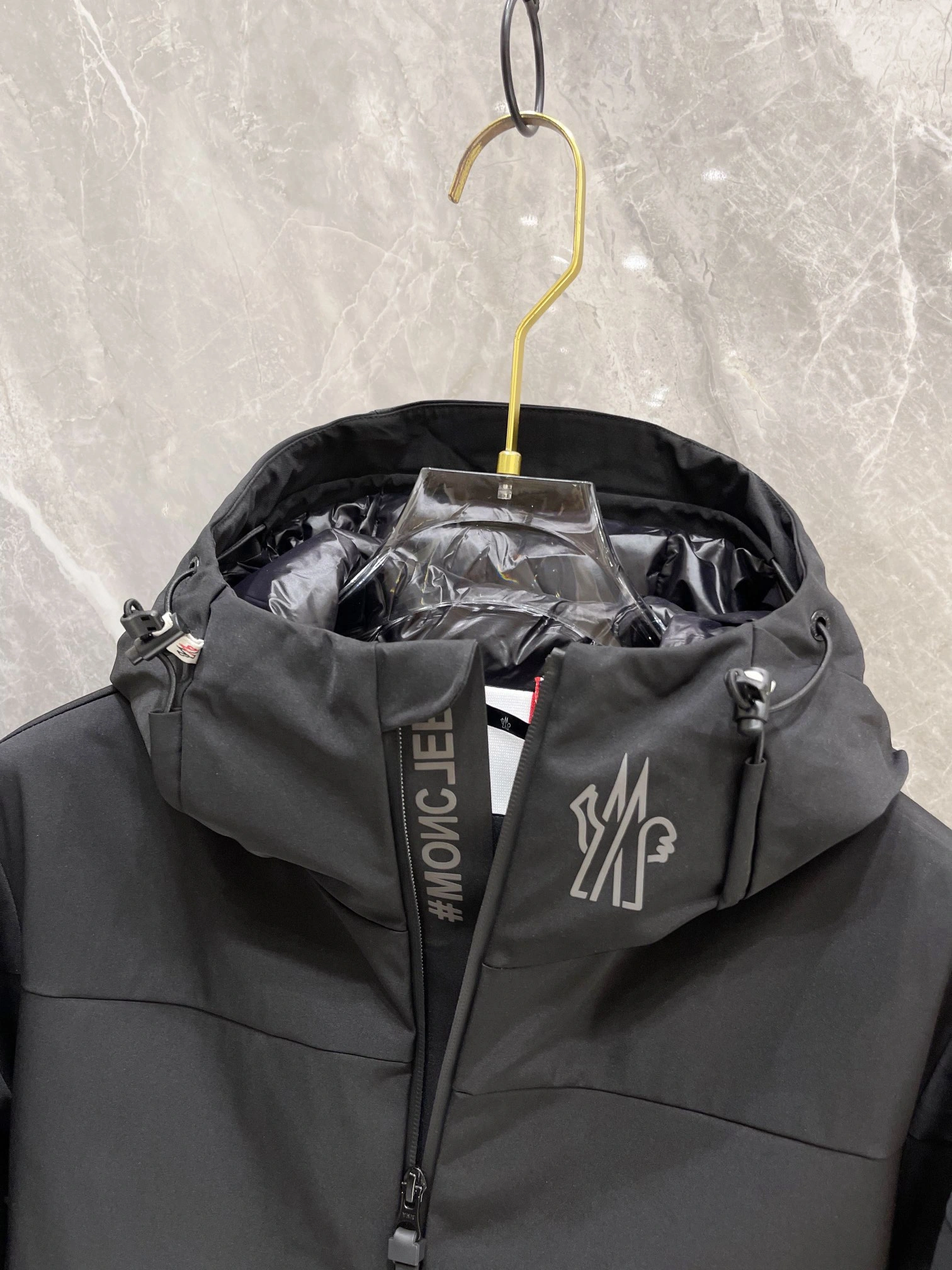 EyeCatching Moncler Down Jackets 146398