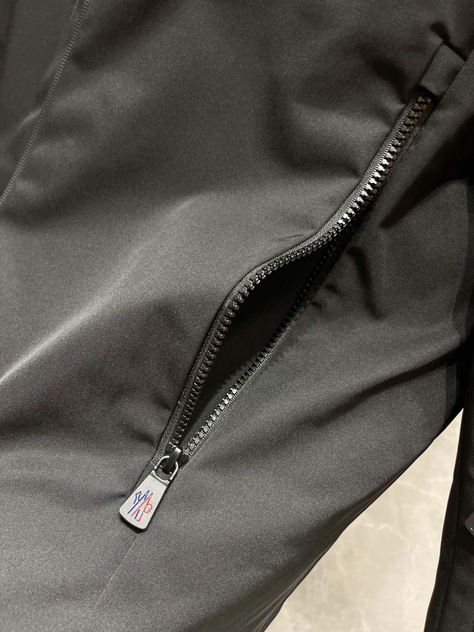 EyeCatching Moncler Down Jackets 146398