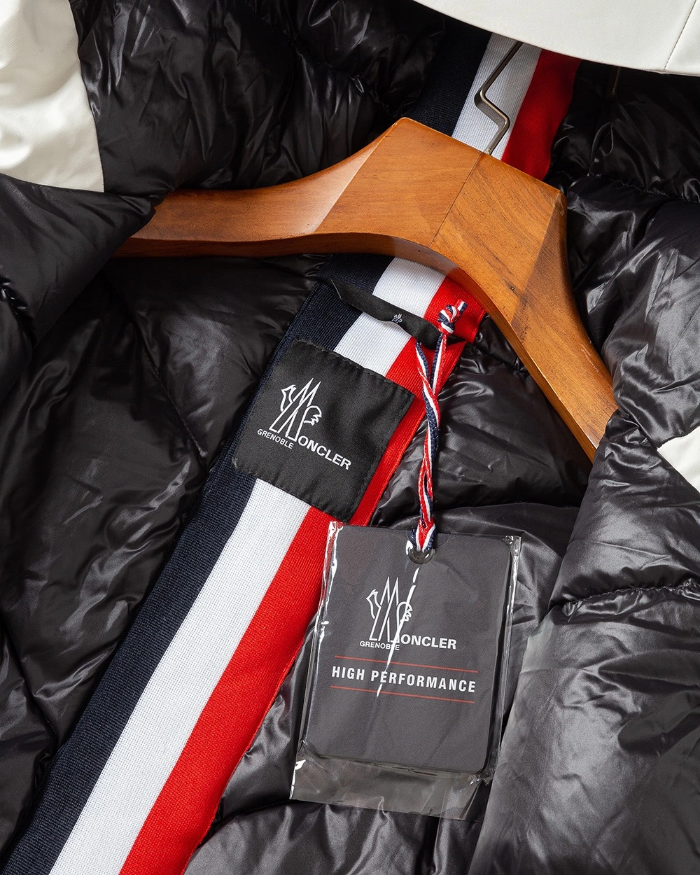 TravelReady Moncler Down Jackets 146394