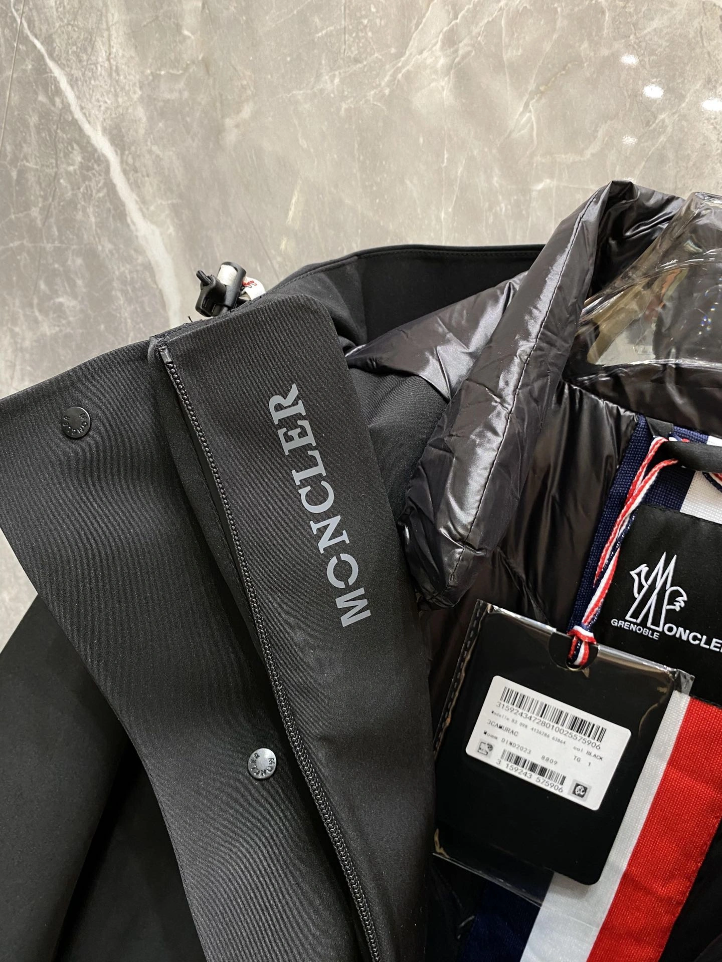Moncler Down Jackets WellDesigned 146395