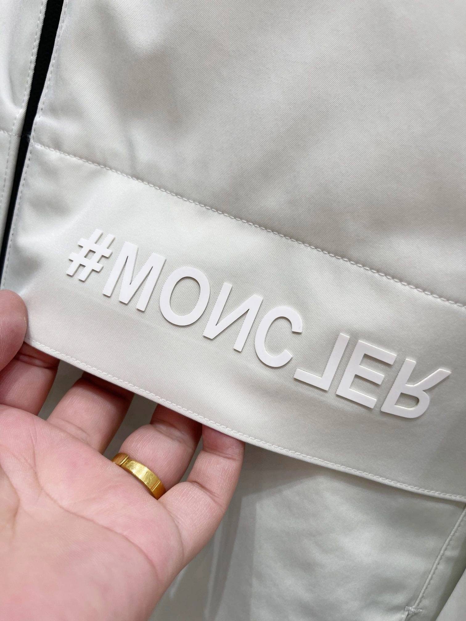 Moncler Down Jackets Practical 146383