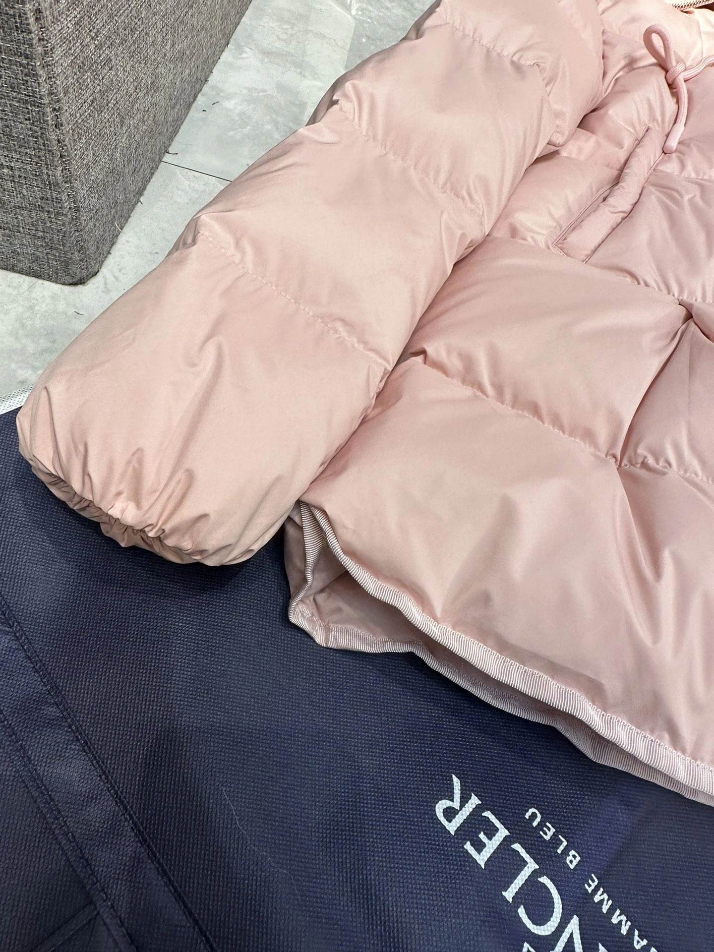 Tailored Moncler Down Jackets 146371