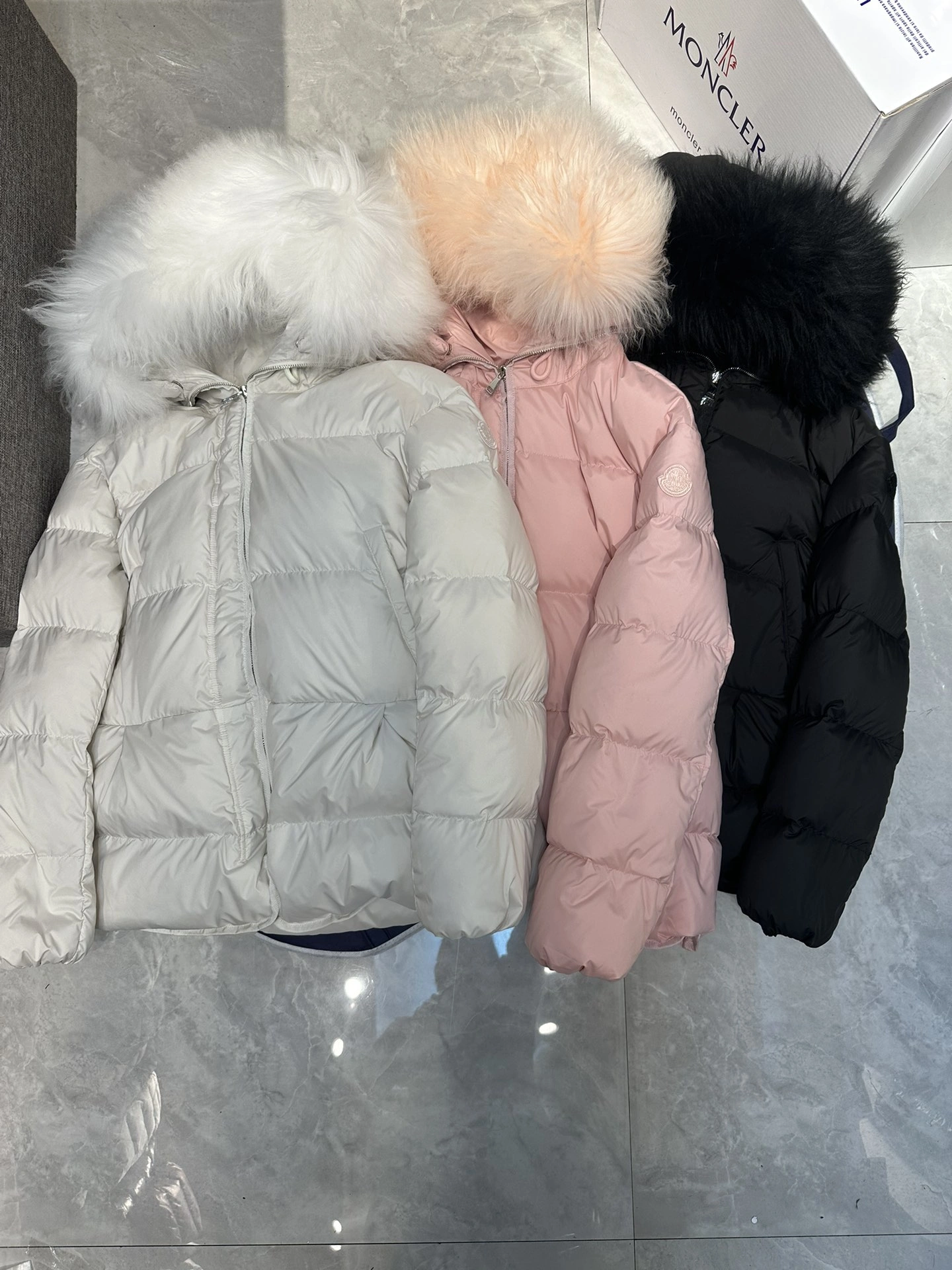 Casual Moncler Down Jackets 146379