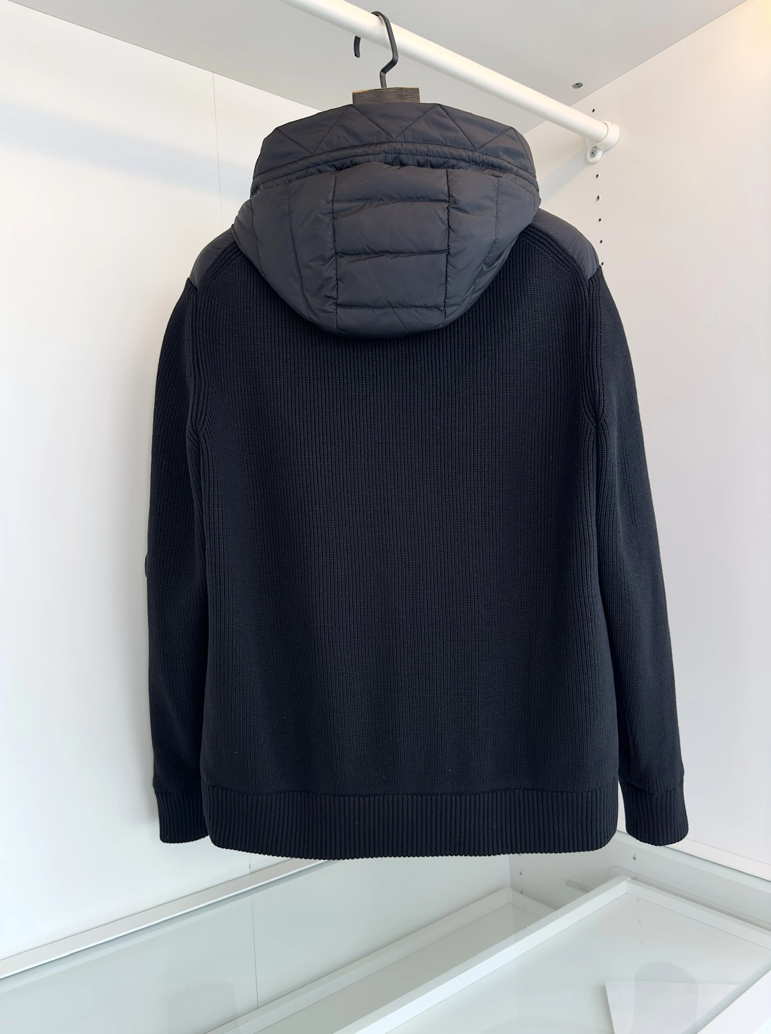 Snug Moncler Down Jackets 146363